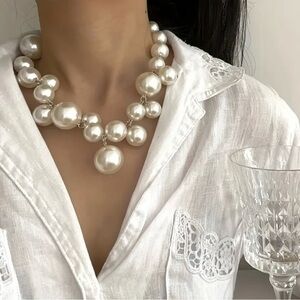 Glamorous Faux-Pearl Necklace